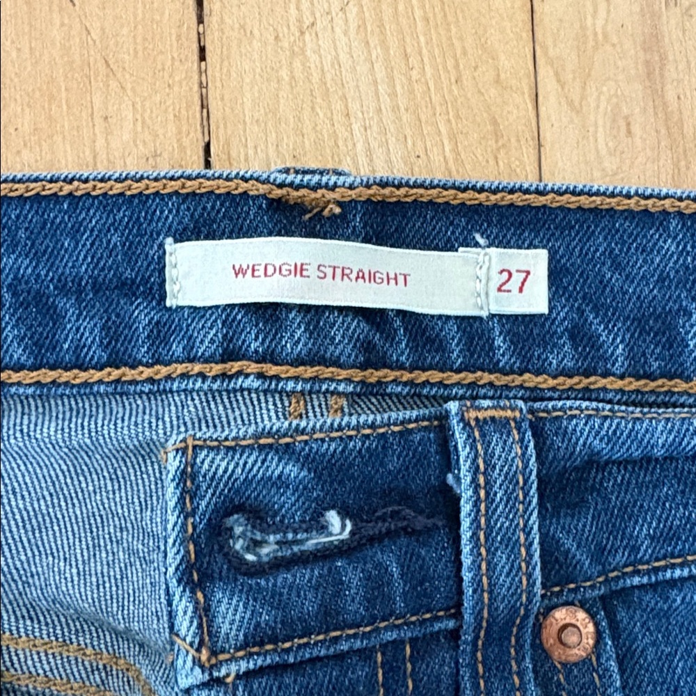 Levi’s women’s Wedgie Straight Jeans - Picture 3 of 4